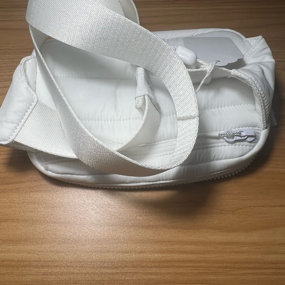 Lululemon Athletica White Quilted Shoulder Bag - Picture 5 of 7